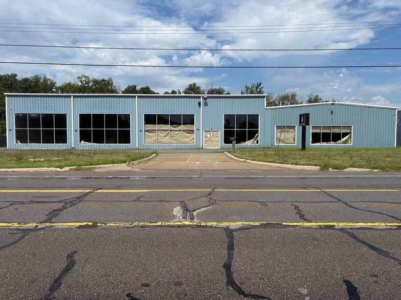 5522 W Jefferson Ave, Trenton, MI for lease - Building Photo - Image 1 of 7