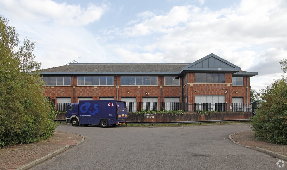 Sandringham Ave, Harlow for sale - Primary Photo - Image 1 of 5