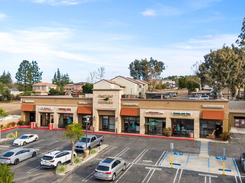 1801-1819 E Thousand Oaks Blvd, Thousand Oaks, CA à louer - Photo du bâtiment - Image 2 de 21