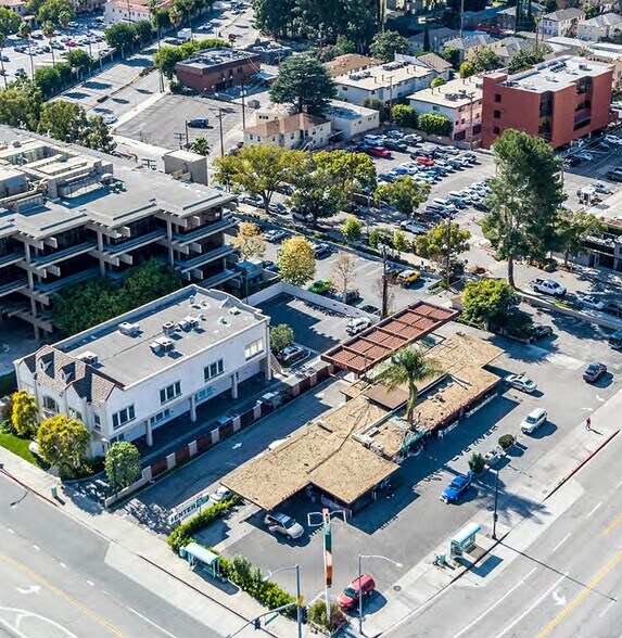 3700 W Riverside Dr, Burbank, CA à vendre - Photo du bâtiment - Image 3 de 12