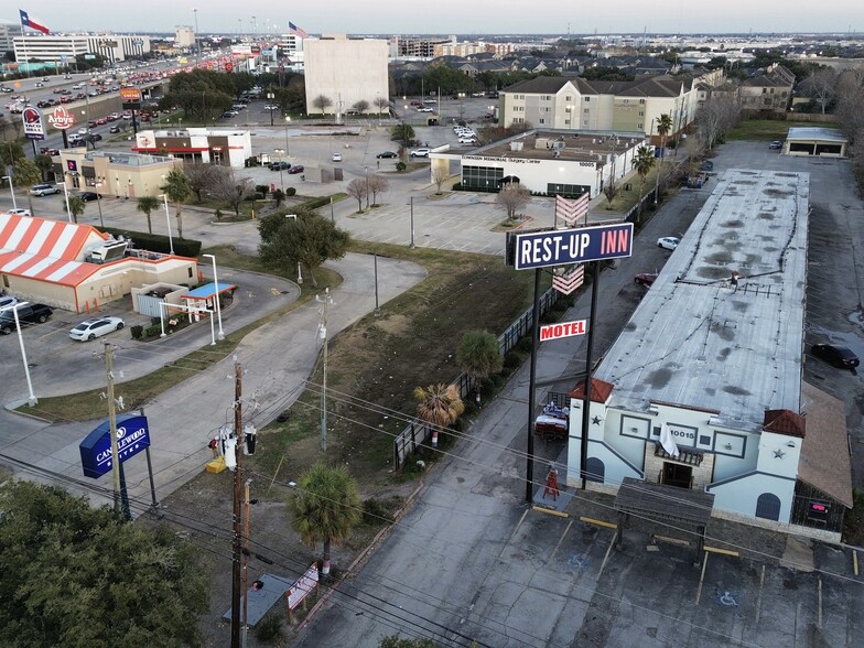 10015 S Main St, Houston, TX for sale - Aerial - Image 2 of 9