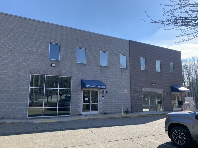 7552 Accotink Park Rd, Springfield, VA à vendre - Photo du bâtiment - Image 3 de 22