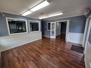 1403 Scottsville Rd, Bowling Green, KY for lease Interior Photo- Image 1 of 5