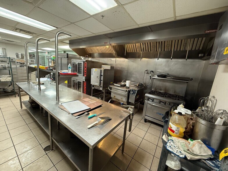 815 E Fee Ave, Melbourne, FL à vendre - Photo intérieure - Image 3 de 11