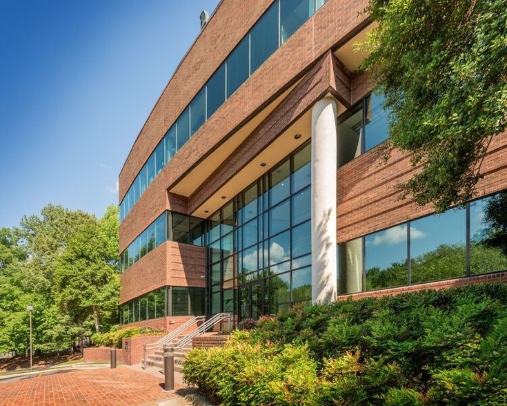 401 Harrison Oaks Blvd, Cary, NC for lease - Building Photo - Image 1 of 11