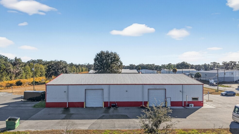 3073 NE 37th Pl, Wildwood, FL for sale - Building Photo - Image 2 of 17