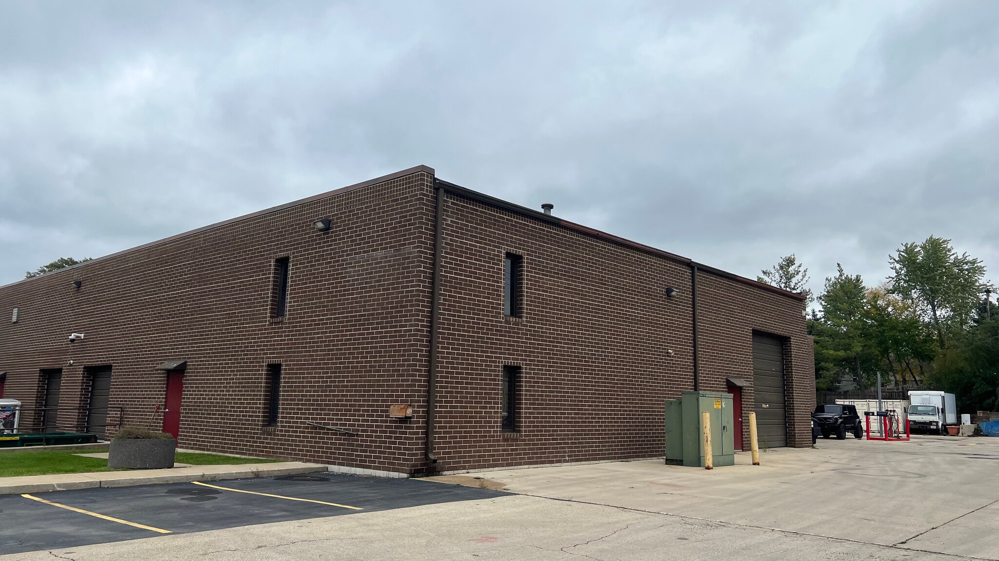 1041 Trine Ct, St Charles, IL for lease Building Photo- Image 1 of 9