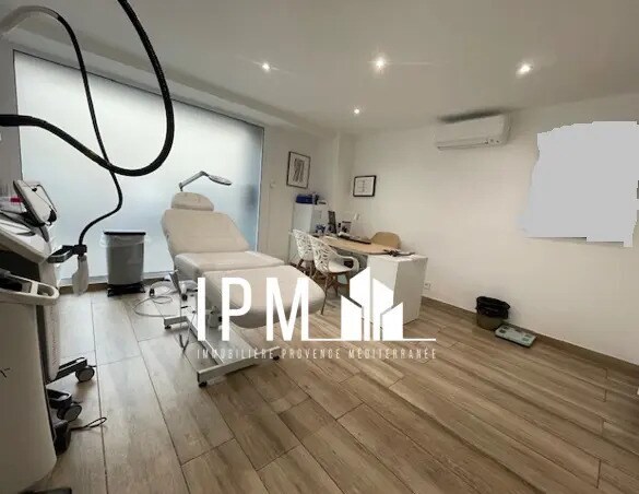 Retail in Marseille for lease - Interior Photo - Image 3 of 6