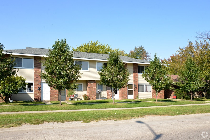7020-7032 Twin Oaks Dr, Indianapolis, IN for sale - Building Photo - Image 2 of 12