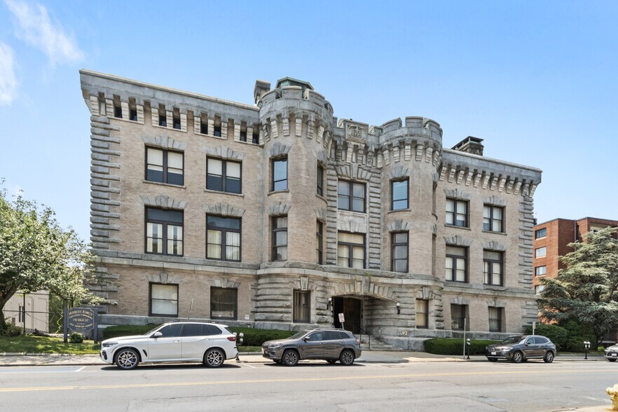 92 High St, Medford, MA à louer - Photo du bâtiment - Image 2 de 28