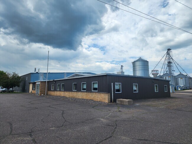 Plus de détails pour 1690 Elm St, Cumberland, WI - Bureau à louer