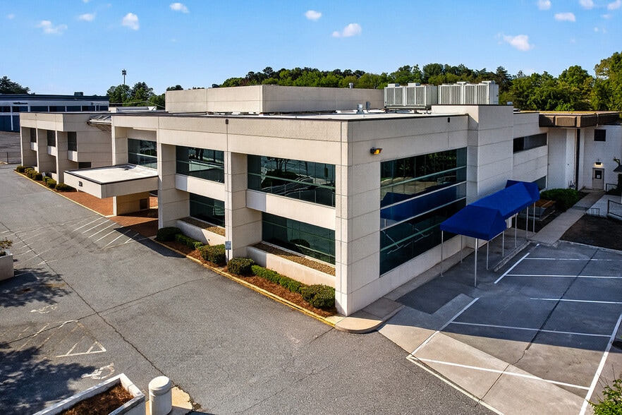 240-250 Charlois Blvd, Winston-Salem, NC for lease - Building Photo - Image 3 of 20