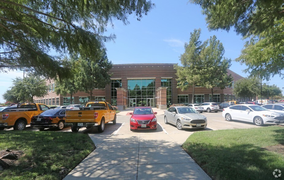 7651 Esters Blvd, Irving, TX à louer - Photo du bâtiment - Image 2 de 7