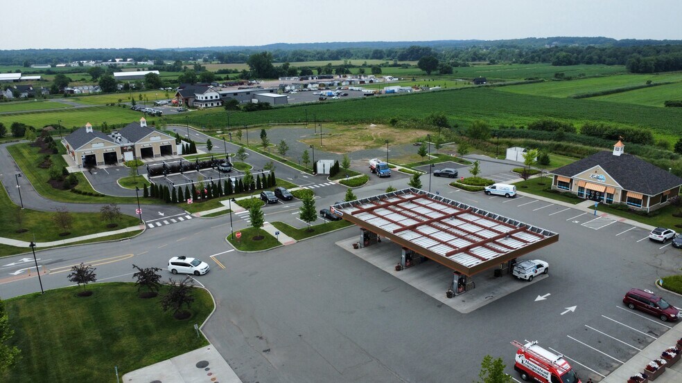 140 West Rd, Ellington, CT à louer - Photo du bâtiment - Image 2 de 3