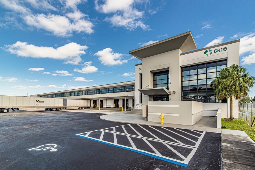 6905-6909 NW 25th St, Miami, FL for lease - Primary Photo - Image 2 of 8