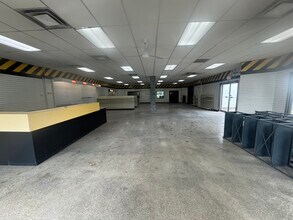 319 W Sunrise Hwy, Freeport, NY à louer Photo intérieure- Image 1 de 3