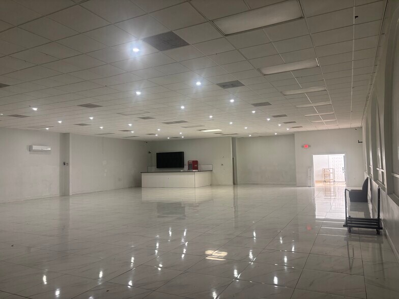 4640-4658 Palm Ave, Hialeah, FL à louer - Photo du bâtiment - Image 3 de 3