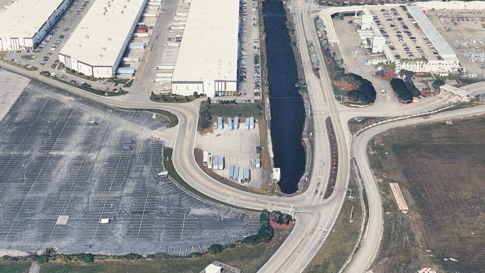 3200 NW 67th Ave, Miami, FL à louer - Photo du bâtiment - Image 2 de 3