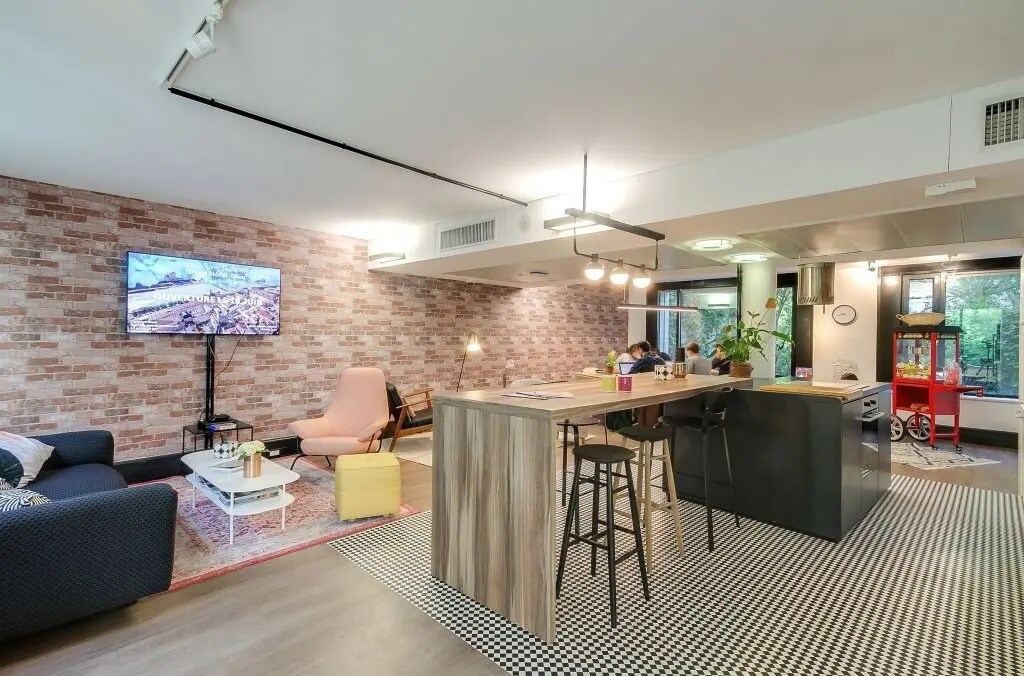 88 Avenue Charles De Gaulle, Neuilly-sur-Seine for lease Interior Photo- Image 1 of 3