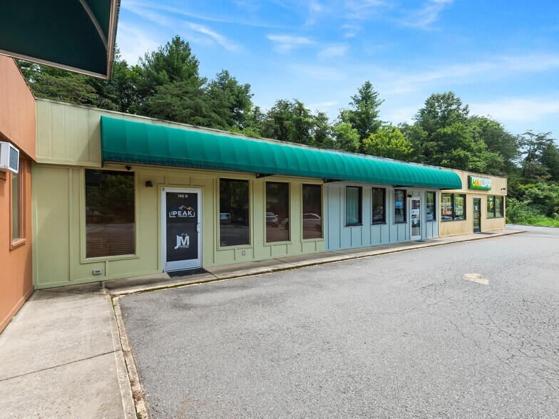745 Carl Eller Rd, Mars Hill, NC à louer - Photo du bâtiment - Image 2 de 30