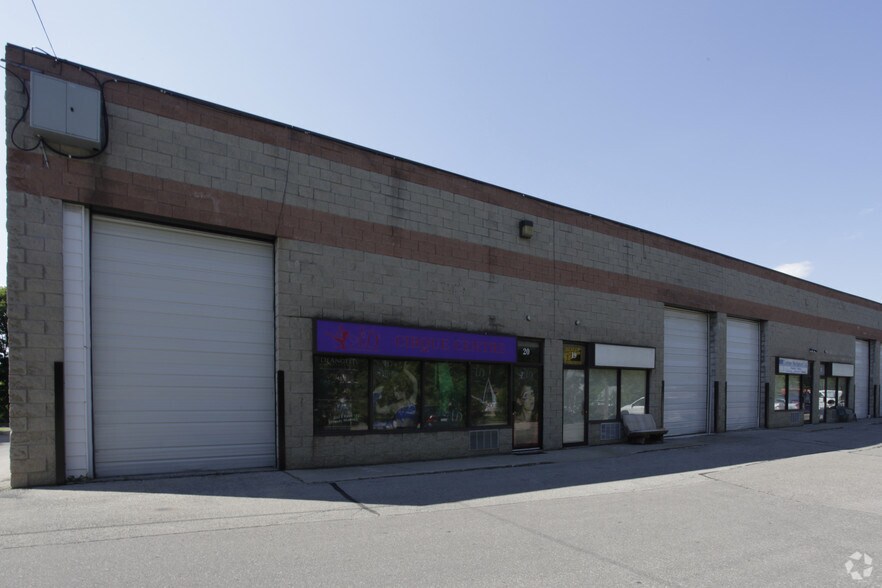1095 Strathy Ave, Mississauga, ON à vendre - Photo du bâtiment - Image 2 de 2