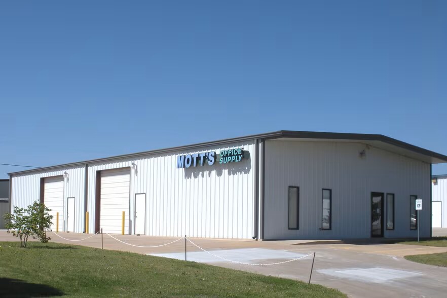 7412 NW 84th St, Oklahoma City, OK à vendre Photo du bâtiment- Image 1 de 6