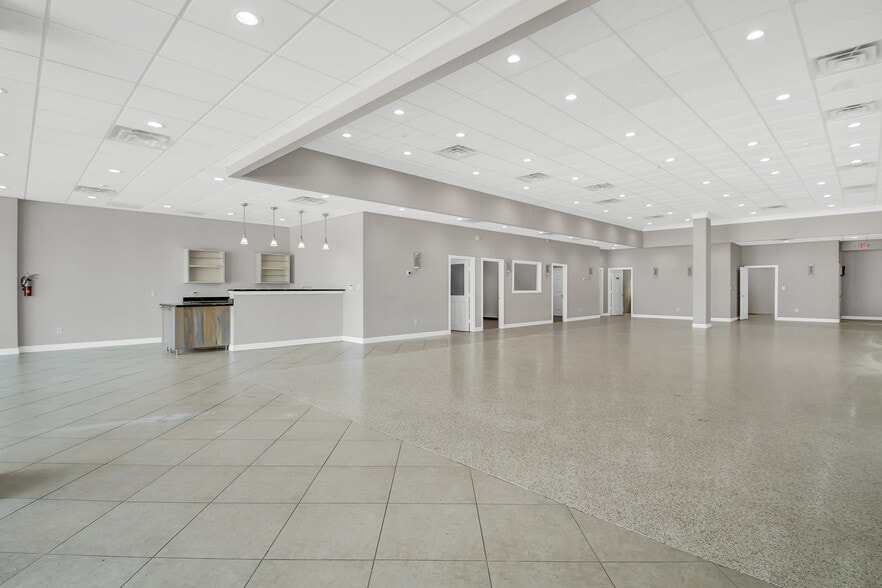 18423 FM-1488, Magnolia, TX for lease - Interior Photo - Image 2 of 9