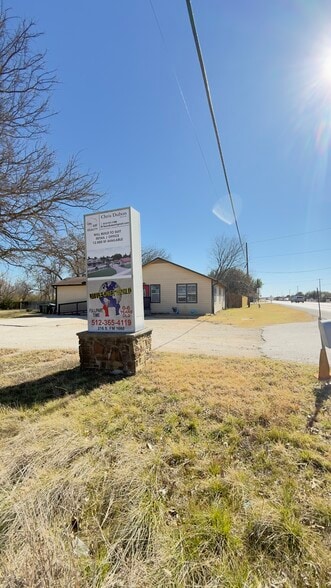 216 S FM 1660, Hutto, TX à louer - Photo du bâtiment - Image 3 de 21