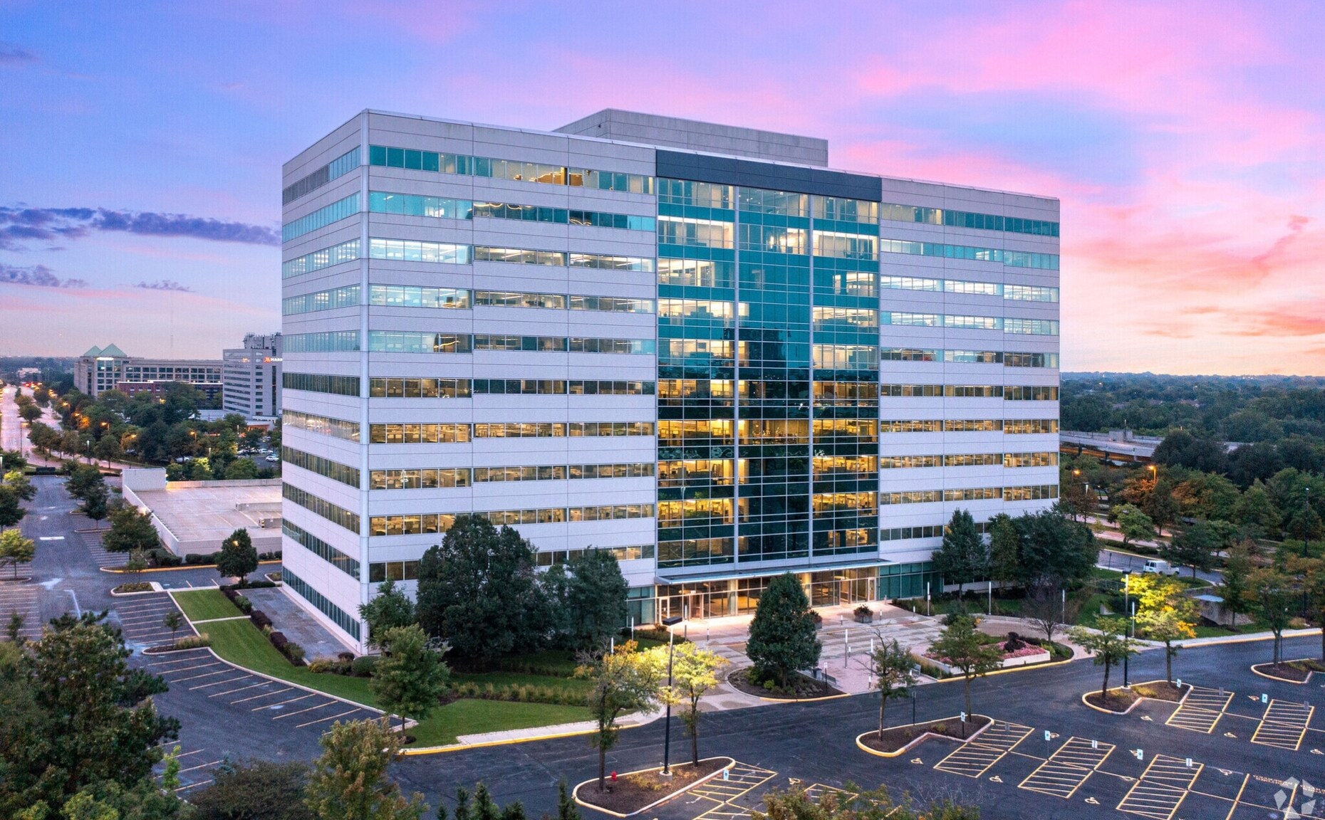 231 N Martingale Rd, Schaumburg, IL à louer Photo du bâtiment- Image 1 de 30