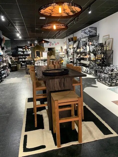 Retail in Marseille for lease Interior Photo- Image 1 of 5