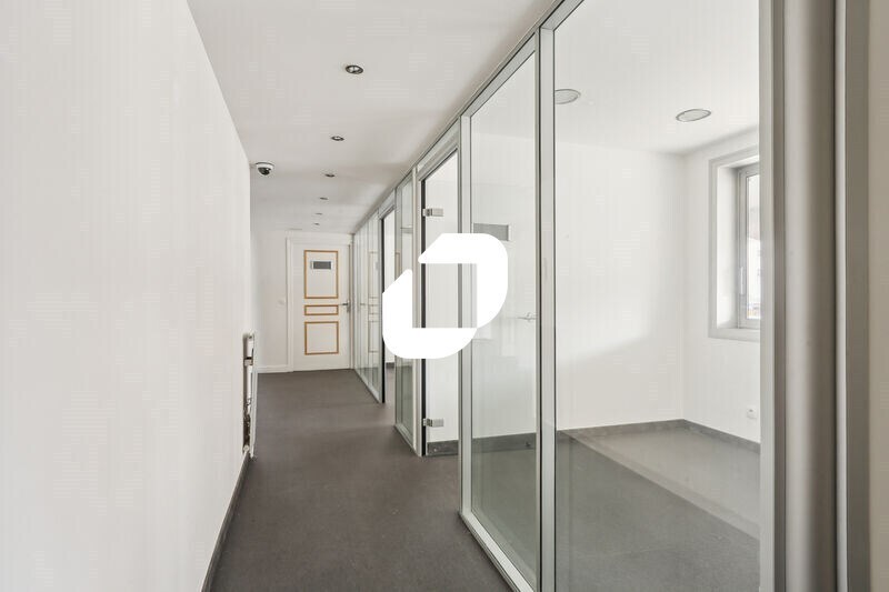 Bureau dans Courbevoie à louer - Photo du bâtiment - Image 3 de 13
