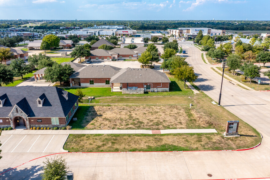 305 Regency Pky, Mansfield, TX for lease - Building Photo - Image 2 of 13