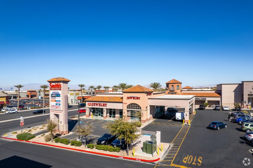 10616 S Eastern Ave, Henderson, NV à louer - Photo du bâtiment - Image 2 de 13