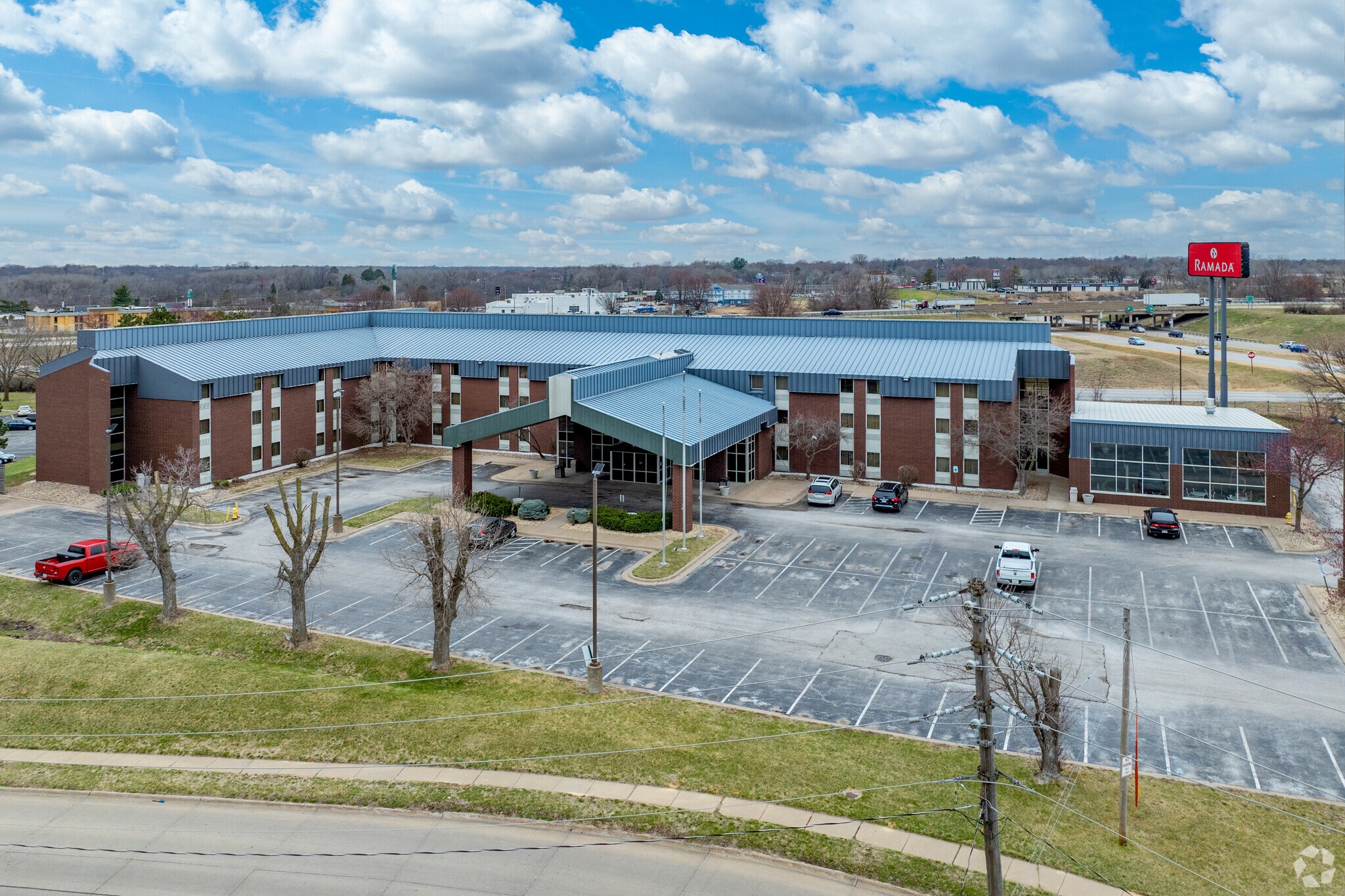 3020 Utica Ridge Rd, Bettendorf, IA for sale Primary Photo- Image 1 of 6