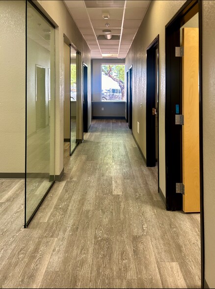 8765 W Kelton Ln, Peoria, AZ à louer - Photo du bâtiment - Image 3 de 7