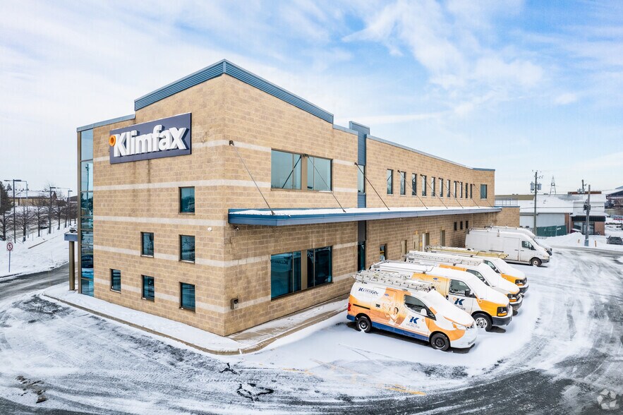 800-860 Rue Jean-Neveu, Longueuil, QC for lease - Building Photo - Image 1 of 9