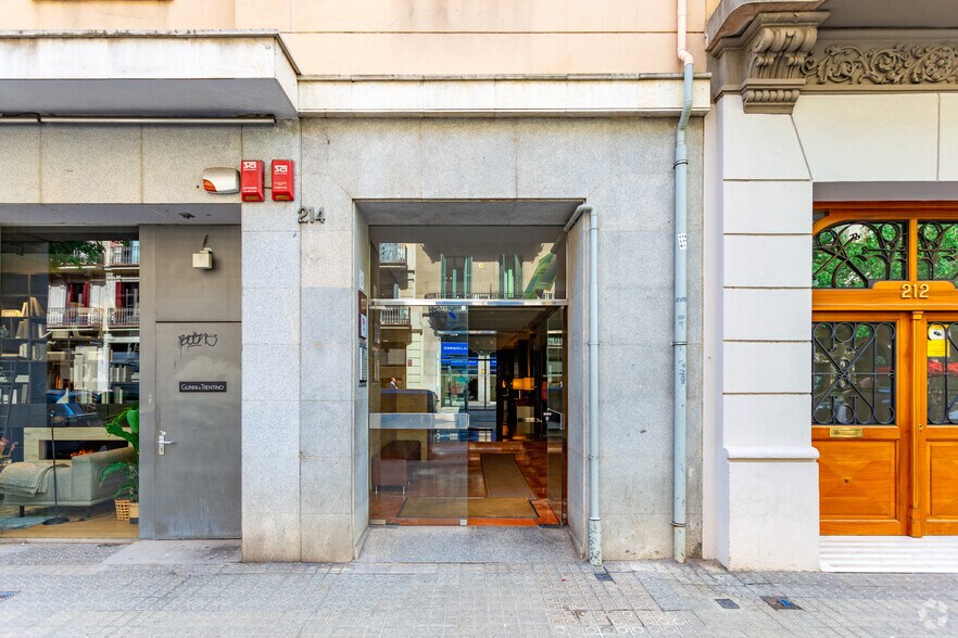 Carrer del Rosselló, 214, Barcelone, Barcelona à louer - Photo du bâtiment - Image 2 de 3