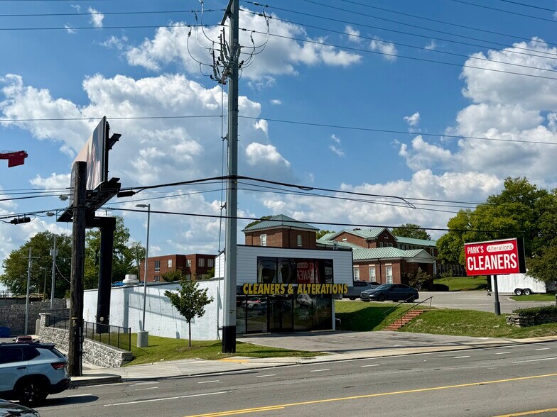 3707 Hillsboro Pike, Nashville, TN à vendre - Photo du bâtiment - Image 2 de 14