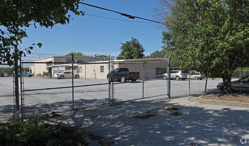 1700 Old Covington - ATL East Portfolio portefeuille de 5 propriétés à vendre sur LoopNet.ca - Photo du bâtiment - Image 3 de 4