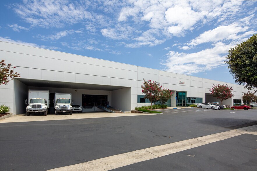 15281 Barranca Pky, Irvine, CA à louer - Photo du bâtiment - Image 3 de 9