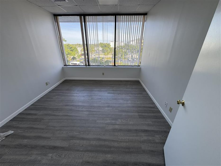 2290 10th Ave N, Lake Worth, FL à louer Photo intérieure- Image 1 de 9