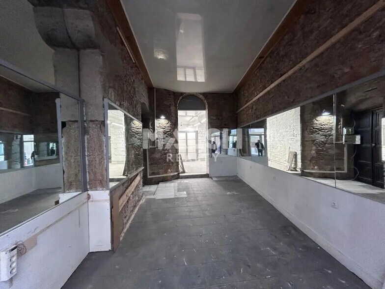 Retail in Lyon for lease - Interior Photo - Image 1 of 6