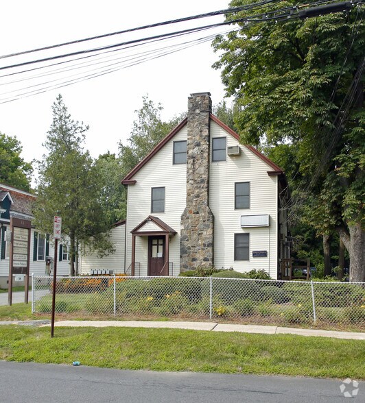 34 Maple Ave, Armonk, NY à louer - Photo du bâtiment - Image 1 de 6