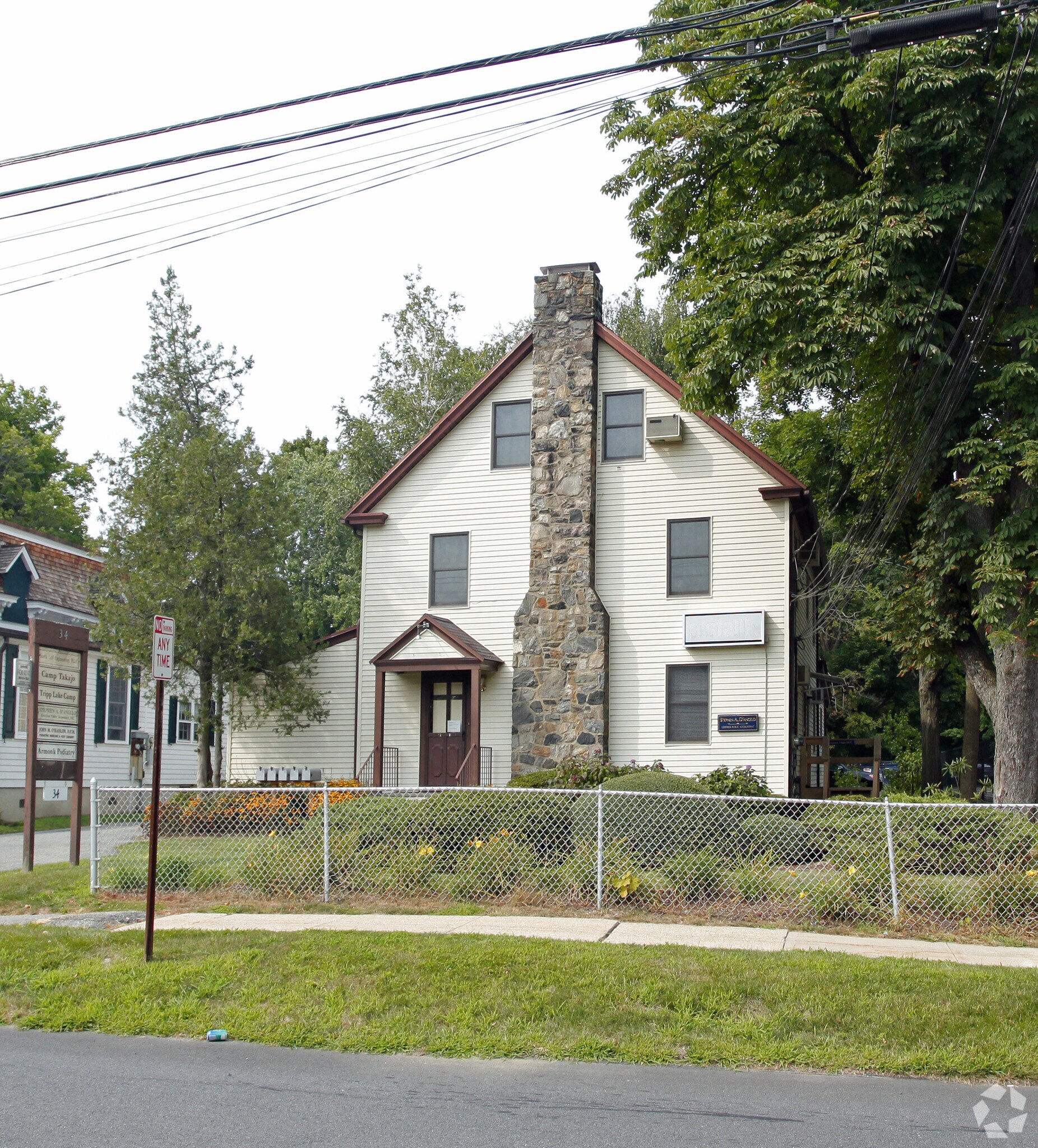 34 Maple Ave, Armonk, NY à louer Photo du bâtiment- Image 1 de 7