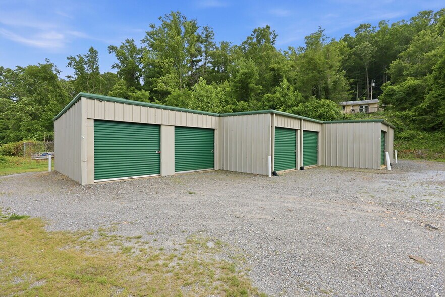 14 Huntley Cir, Fairview, NC à vendre - Photo du bâtiment - Image 3 de 16