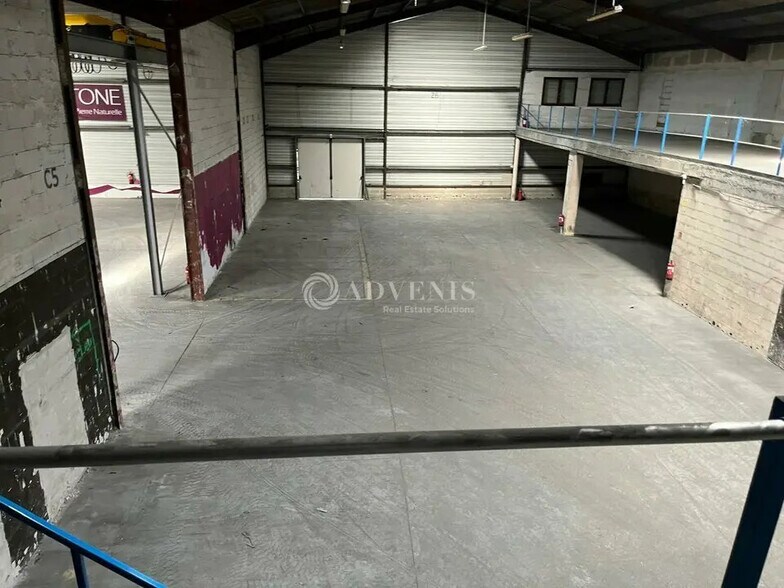 Commerce de détail dans Coignières à louer - Photo du bâtiment - Image 2 de 5