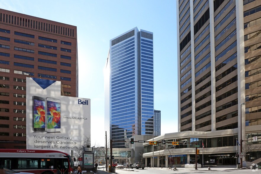 801 7th Ave SW, Calgary, AB à louer - Photo du bâtiment - Image 2 de 10