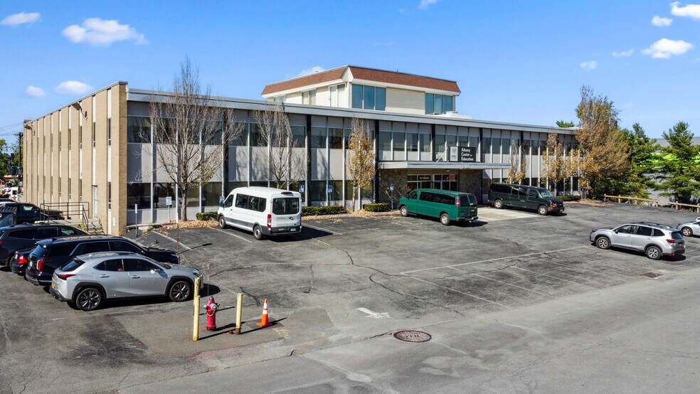 30-32 N Russell Rd, Albany, NY à vendre - Photo du bâtiment - Image 1 de 76