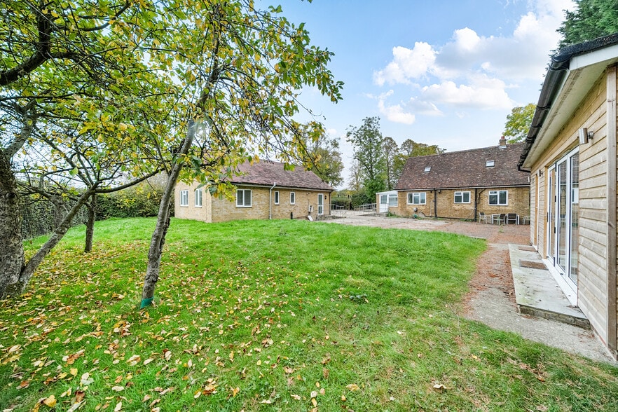 13 Bonehurst Road, Reigate à vendre - Photo du bâtiment - Image 3 de 16