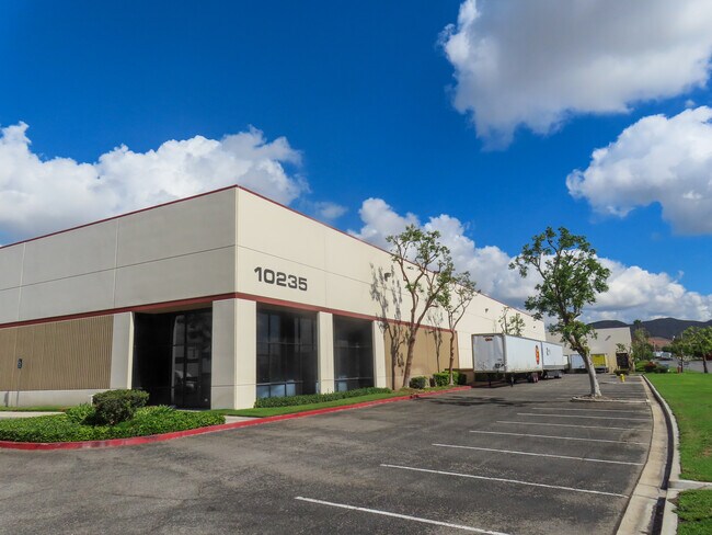 Plus de détails pour 10225 San Sevaine Way, Jurupa Valley, CA - Industriel à louer